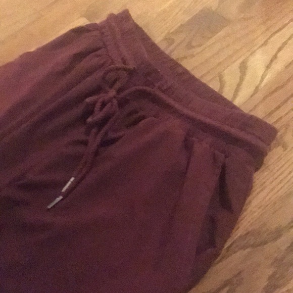 UO Burgundy joggers - Picture 3 of 3